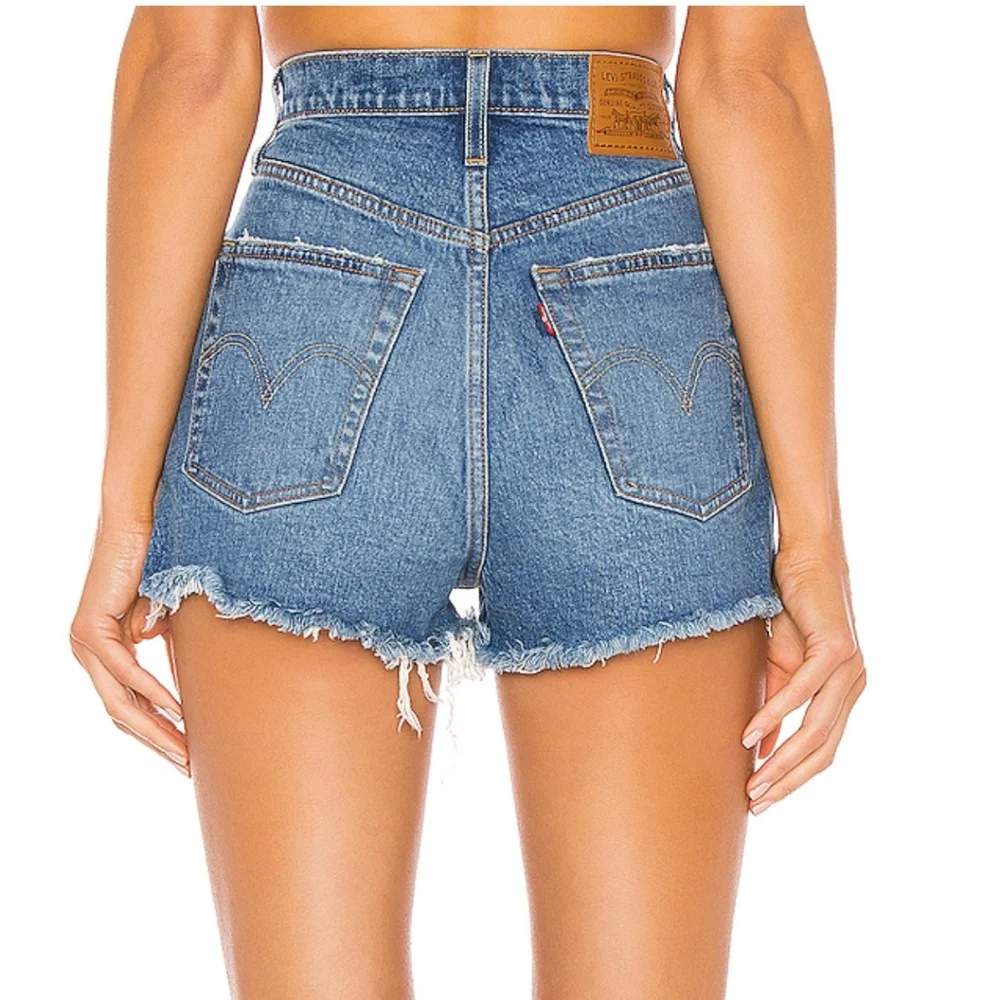 Levi's Ribcage High Rise Jeans - Picture 2 of 8